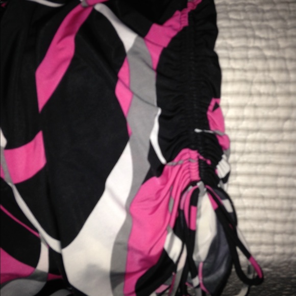 Adorable sleeveless top - Picture 2 of 2